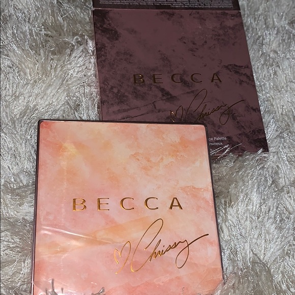 Becca x Chrissy Teigen Glow face palette